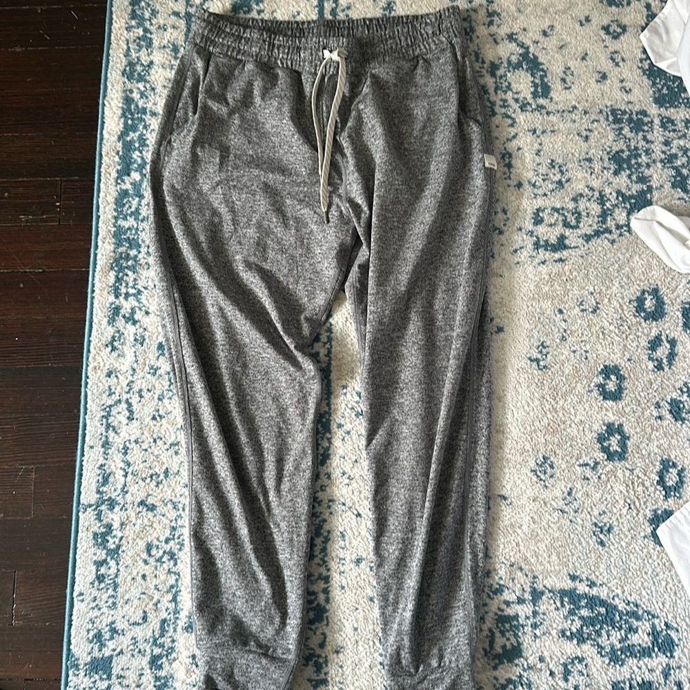 Vuori dream knit jiggers grey M